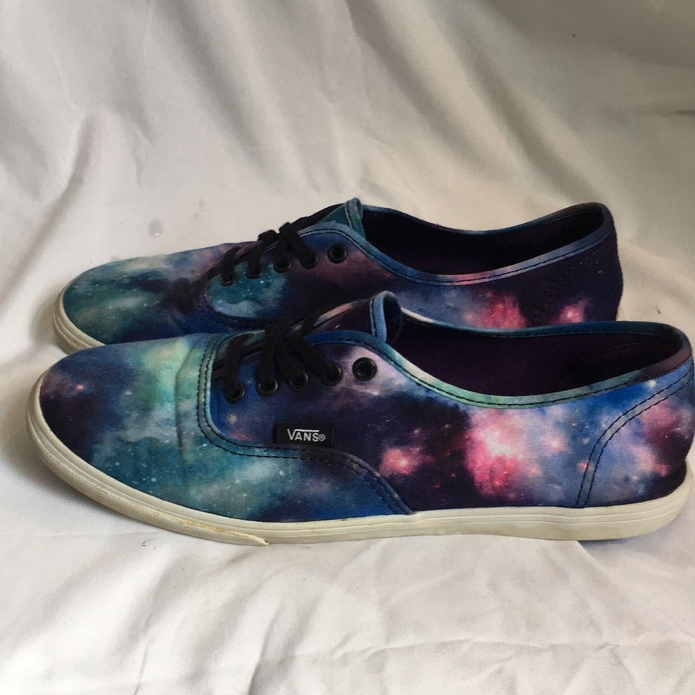 STORE CLOSING Galaxy vans